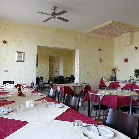 Otel Food & Drink Altomonte