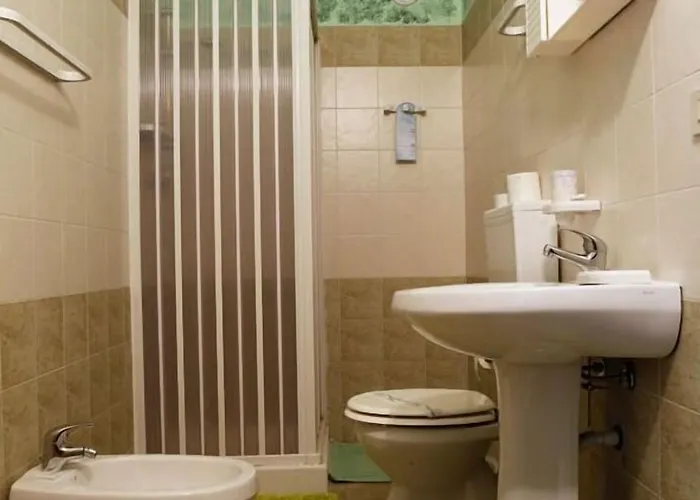 Hotel Food & Drink *